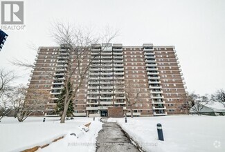 Building Photo - 1705-1705 Playfair Dr