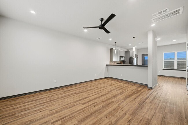 Building Photo - 1451 Associates Ave
