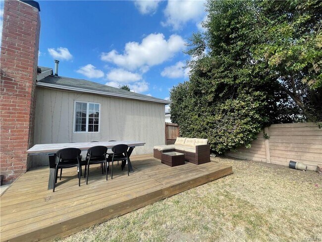 Foto del edificio - 6638 Bovey Ave