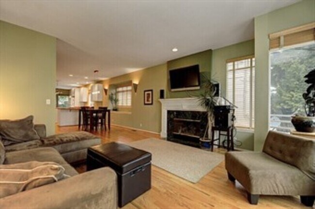 Foto del edificio - 315 Coryell Ct E