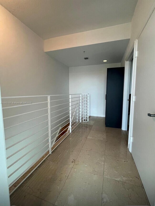 Foto del edificio - 60 SW 13th St