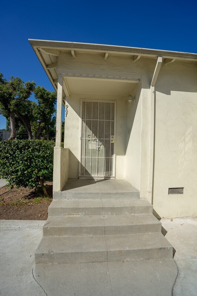 Building Photo - APT 9TH