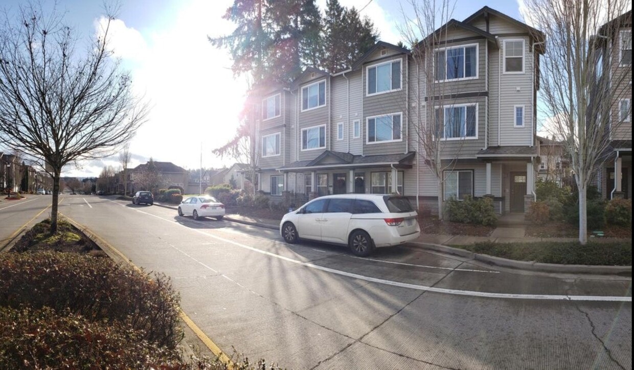 455 NE Edgeway dr - 455 NW Edgeway Dr