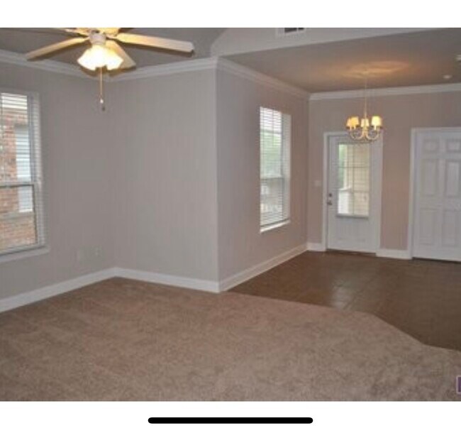 Building Photo - 900 Dean Lee Dr
