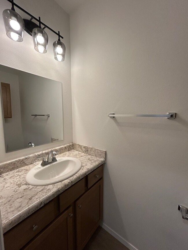 Foto del edificio - Modern New-Build Townhome with 3 Bedrooms, 2.5 Baths & 1-Car Garage