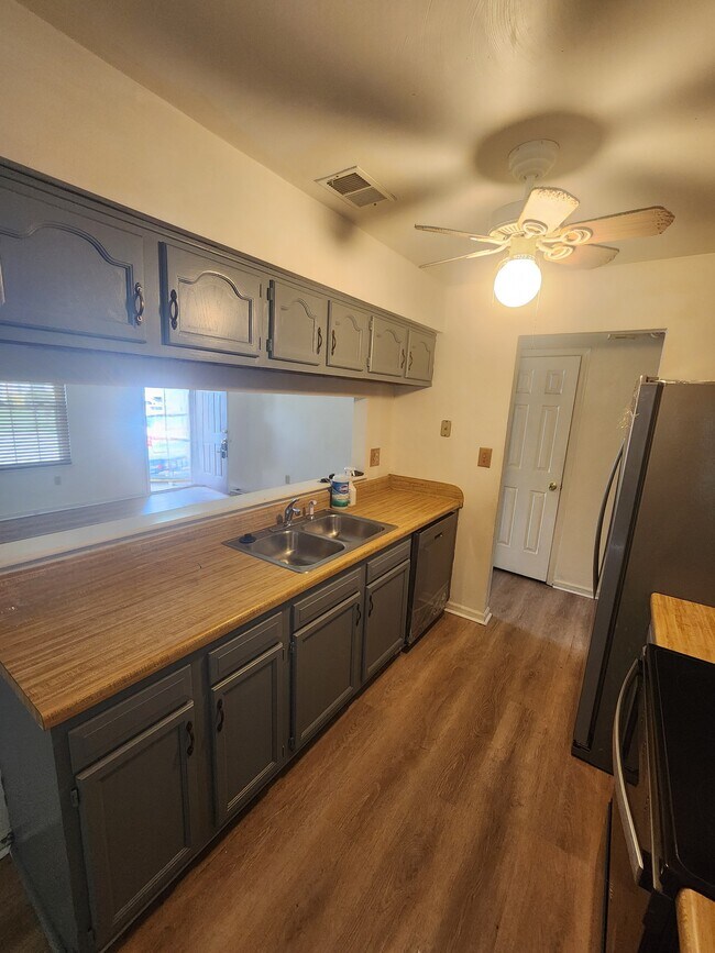 Foto del edificio - 2084 Rock Lake Loop