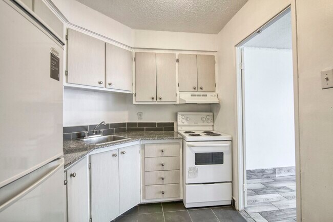 Building Photo - 2285 Rue St Mathieu