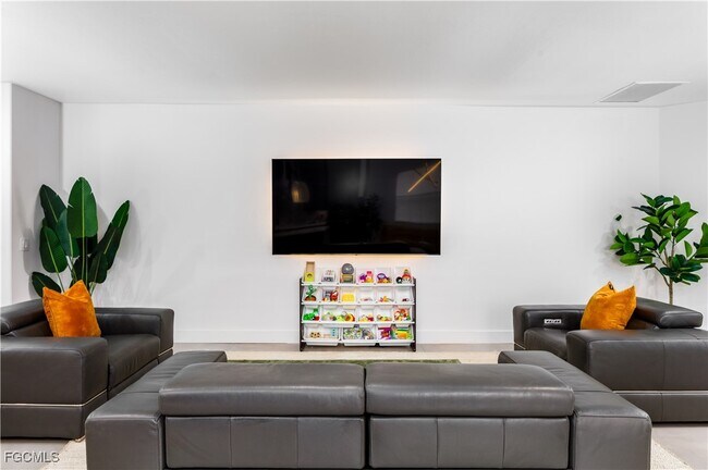 Foto del edificio - 9841 Colonial Walk S