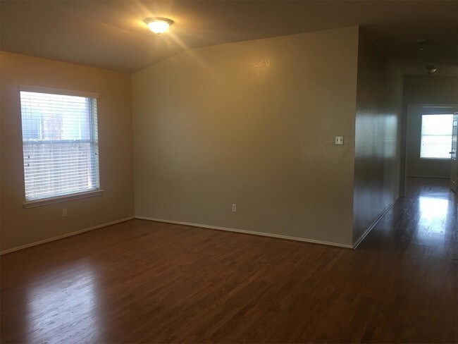 Building Photo - 3204 Blue Ridge Dr