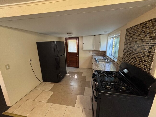 Building Photo - JC Single Family Home in Convenient Locale