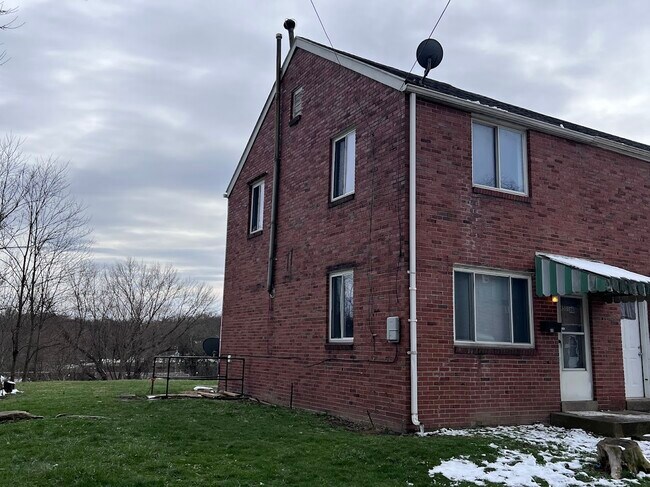 Foto del edificio - 4501 Bataan Ave