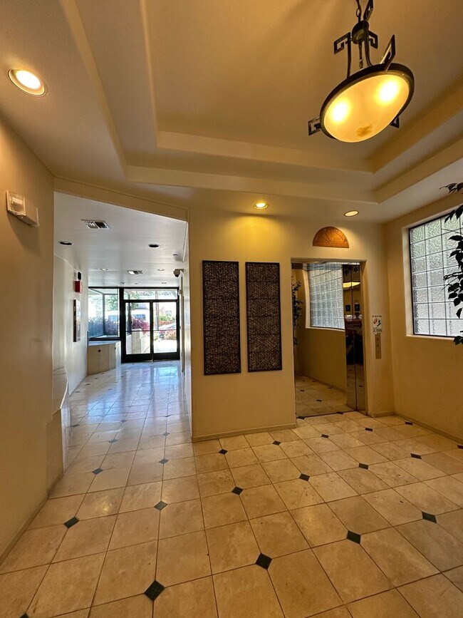 Building Photo - Explore a charming 2 bedrooms, 2.5 bathroo...