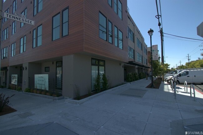 Building Photo - 901 Tennessee St
