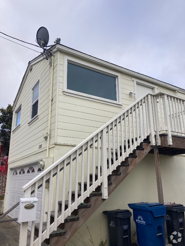Building Photo - 1208 Wanda Ave
