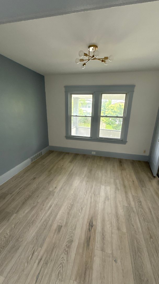 Building Photo - 3354 East 132