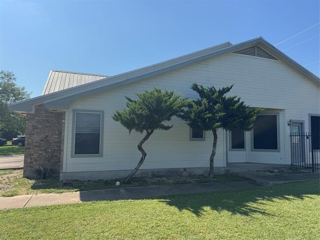 Foto del edificio - 2914 Whisper Oaks Ln