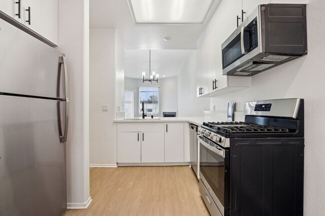 Interior Photo - 16117 Sunset Blvd