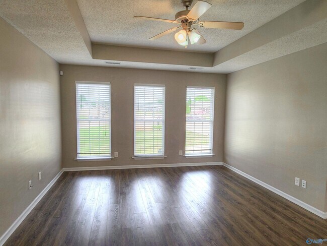 Building Photo - 241 Misty Cove Ct