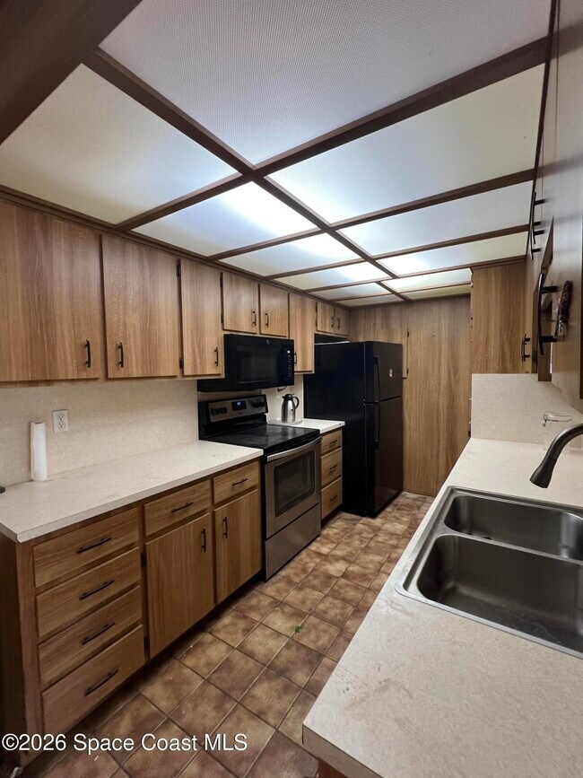 Foto del edificio - 304 Crown Blvd