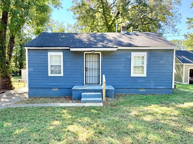 Photo - 1761 Winston Dr House