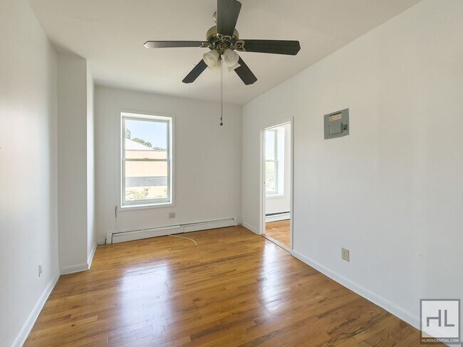 Building Photo - PROSPECT PLACE / Renovated 1-Bedroom Apart...