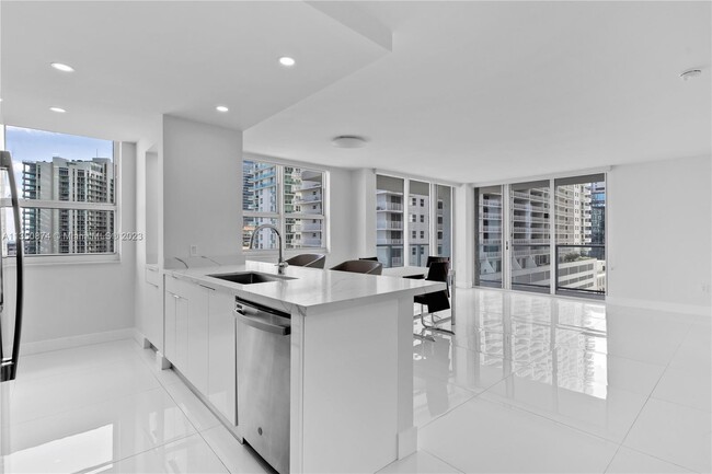 Foto del edificio - 1155 Brickell Bay Dr