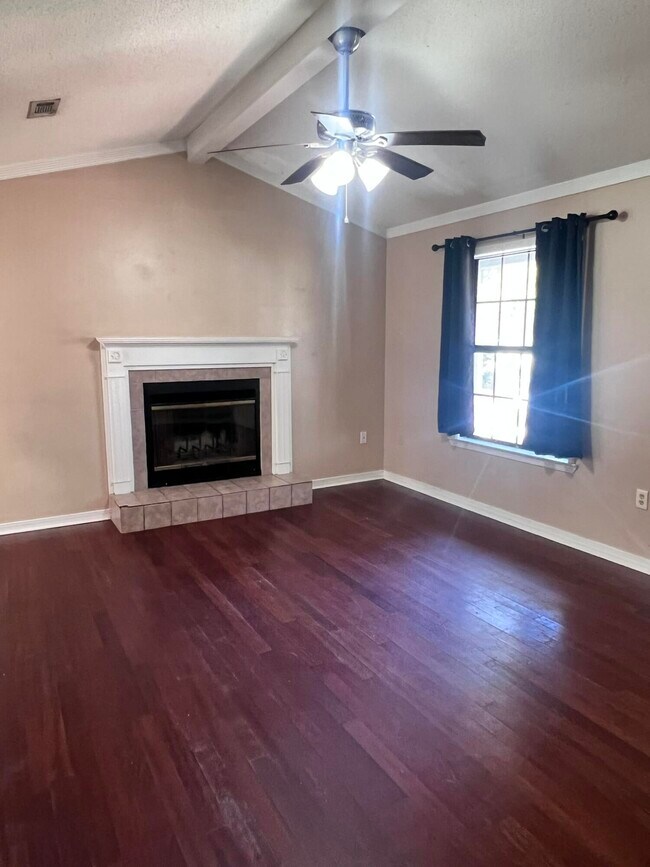 Foto del edificio - 345 John King Rd