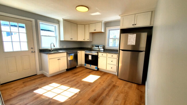 Kitchen - 44 Fairview St