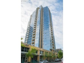 Building Photo - 3570 S River Pkwy