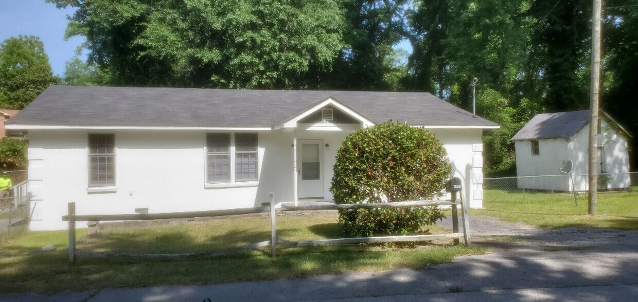 Building Photo - 3 Bedroom 2 Bath coming Soon