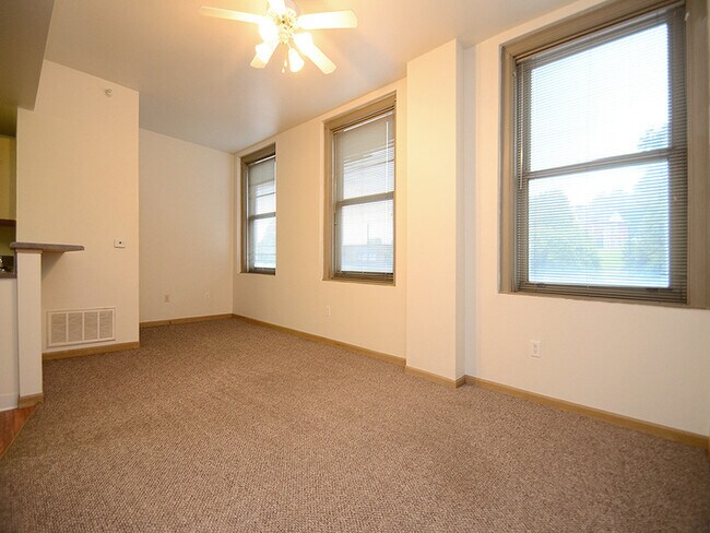 Building Photo - 405 W Broadway
