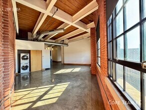 Building Photo - 382 W 22nd St