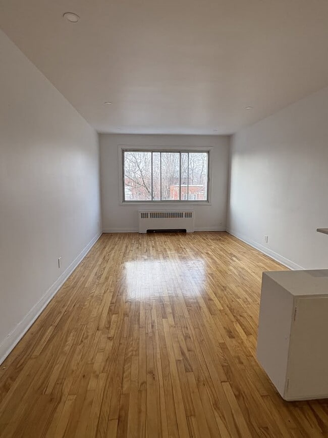 Building Photo - 4890 Plamondon Ave