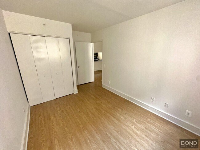 Foto del edificio - 323 W 96th St