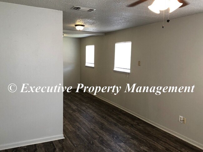 Foto del edificio - 908 J R Ct