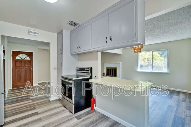 Building Photo - 67 Holbrook Ln