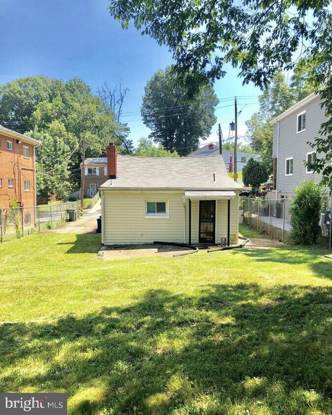 Primary Photo - 4434 B St SE