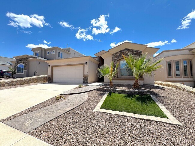 Foto del edificio - West El Paso 4 bed refrig A/C Home in Enchanted Ridge!