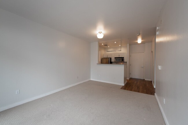 Building Photo - 1 Bed 1 Bath Belltown Condo at an Amazing ...