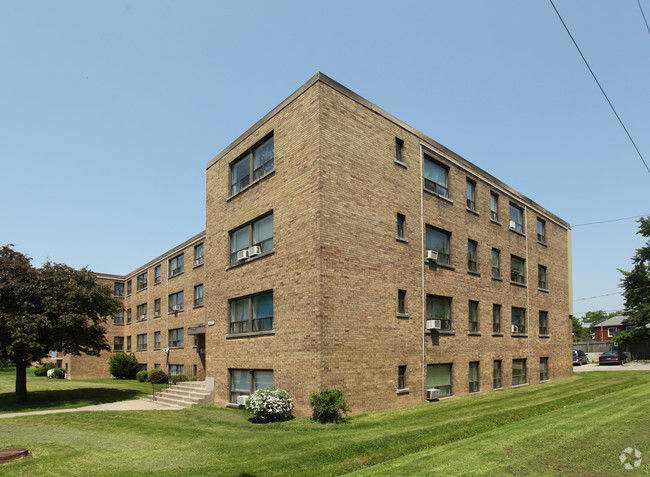 Building Photo - 1589 Victoria Park Av