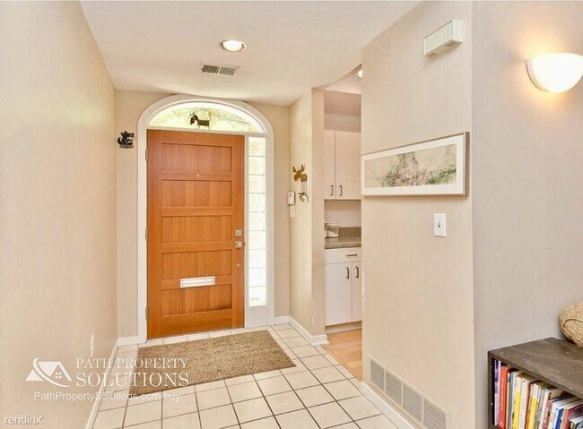 Building Photo - 3 br, 3.5 bath House - 2017 Rodman St