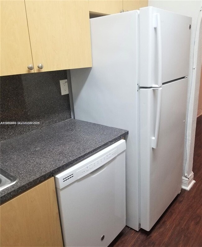 Foto del edificio - 941 NE 169th St