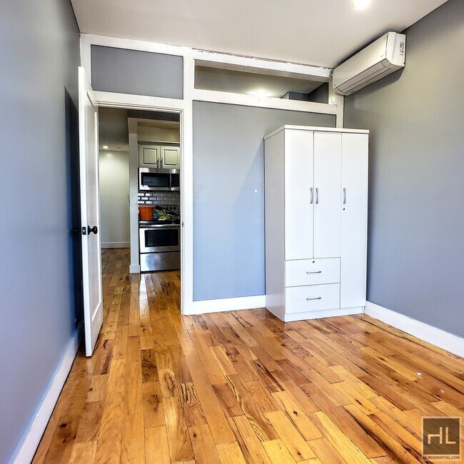 Building Photo - MODERN 2 BEDROOM APARTMENT LIBERTY AVE