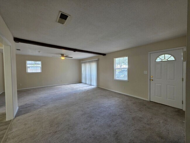Building Photo - Nicely updated 3BR/1.5BA with fenced in ba...