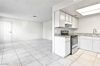 Building Photo - 4988 Newport Cove Dr