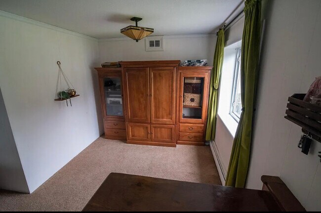 Foto del edificio - 829 Holiday Ct