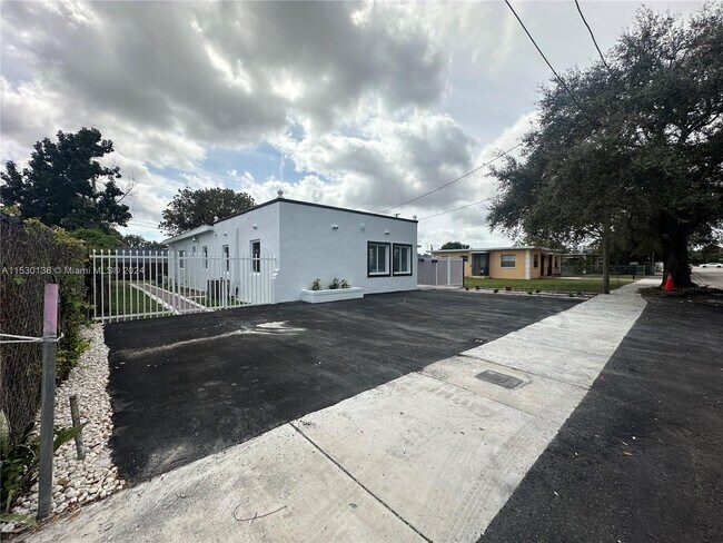 Building Photo - 1136 NW 55th St