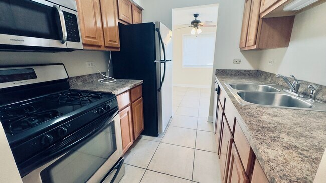 Foto del edificio - 5720 W 128th St