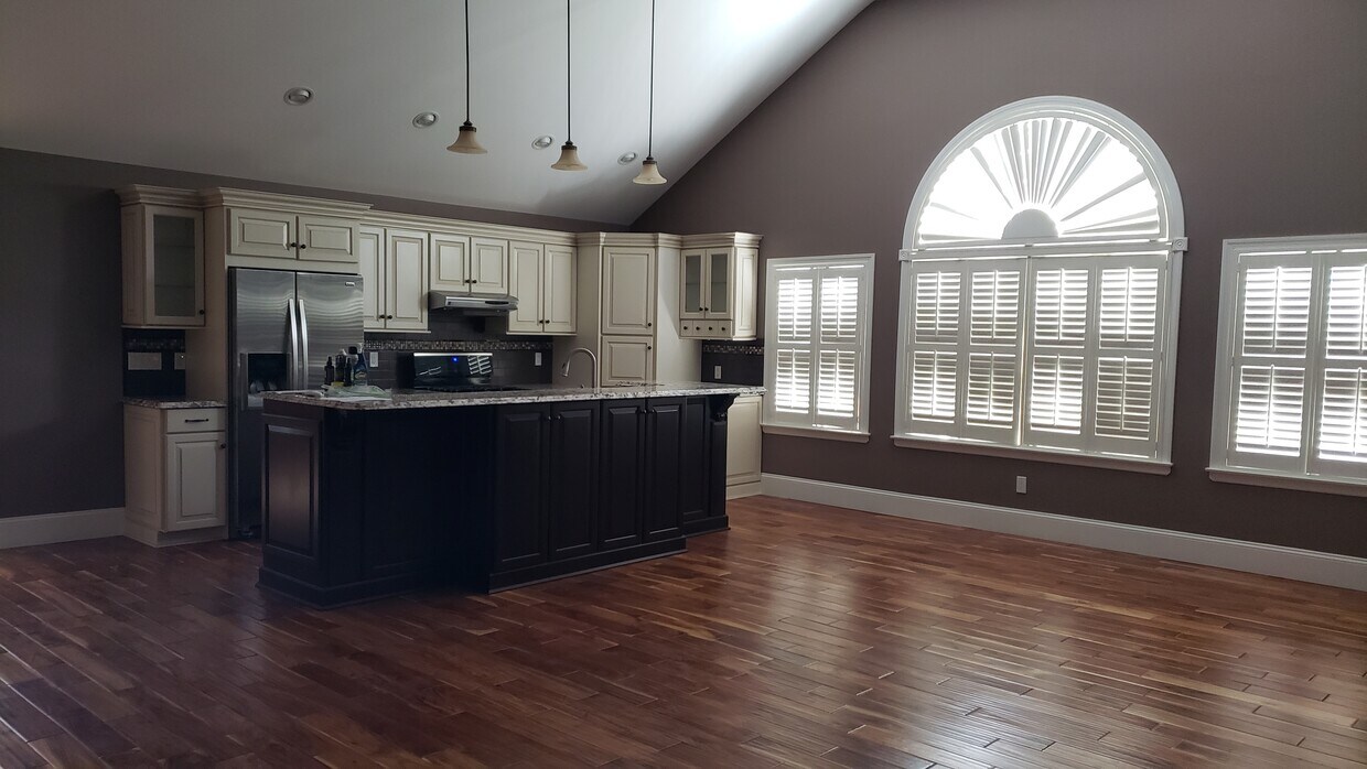 275 Dayton Ave Unit HUGH! Rightside, Manorville, NY 11949 Apartments