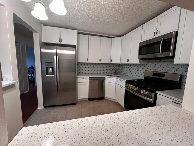 Foto del edificio - 479 Danbury Ln